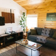 Warm & Cozy Stay| Near RRG Hiking | Firepit