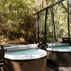 Modern Mirror Home| Creek| Hot-tub | Glass House2