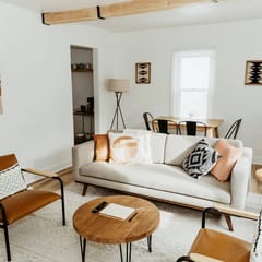 The Lynn" Modern Urban Stay w/ Backyard - Holiday Home