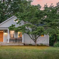 Parkview Cottage | Walkable to Food, Shops, Pool