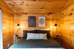 Warm & Cozy Stay| Near RRG Hiking | Firepit