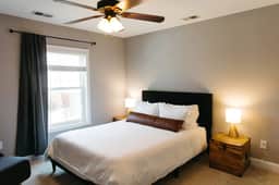Urban Downtown Stay| Spacious Large Home | MLK