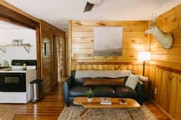 Cozy Modern Cabin| Prime Location in RRG| Firepit