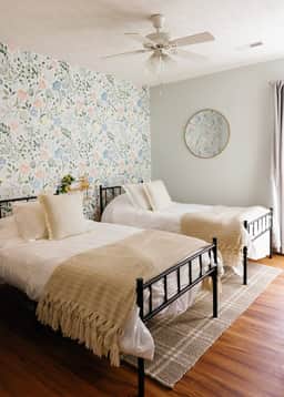 Peaceful Modern Stay w/ Yard | Near KY Horsepark