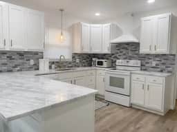 Gardenia| Apartment Near Downtown Lexington| 1BD