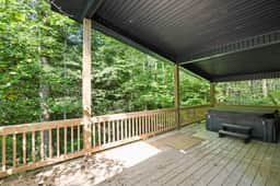 Stylish Woodland Cabin w/ Sauna & Hot Tub