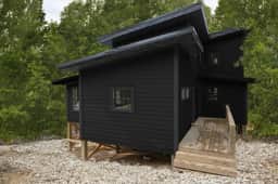 Stylish Woodland Cabin w/ Sauna & Hot Tub