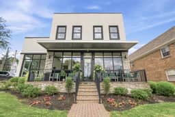 Charming Studio Stay |Walk to Dining and UK - Image 2
