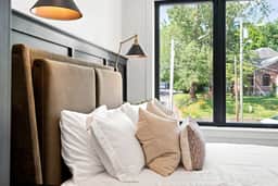 Charming Studio Stay |Walk to Dining and UK - Image 4