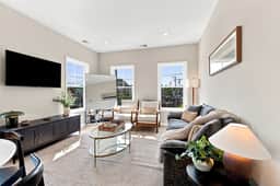 Stylish Chevy Chase Stay |Walk to Dining and UK - Image 2