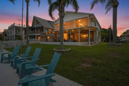 Coastal Waterfront Retreat by Beach| Dream Catcher - Image 2