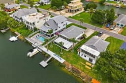 Coastal Waterfront Retreat by Beach| Dream Catcher - Image 4