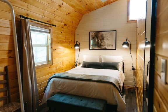 Comfy Woodsy Stay| Near Hiking in RRG| Firepit