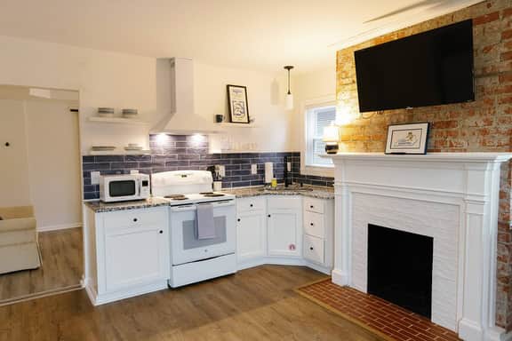Big Blue| Apartment Near Downtown Lexington| 1BD