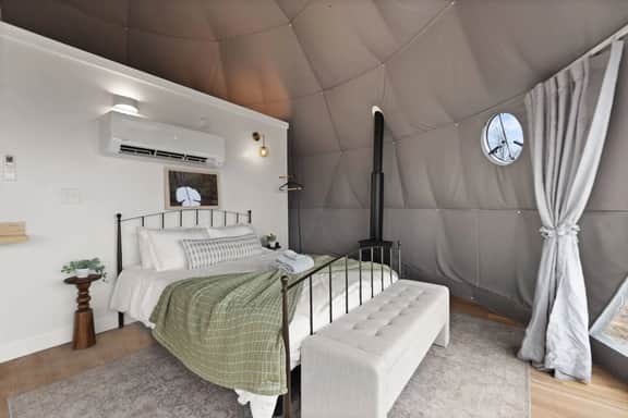 Overlook LUX Dome| View & Hot Tub| Sunrise Summit