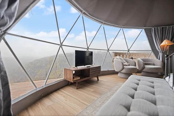 Overlook LUX Dome| View & Hot Tub| Sunrise Summit