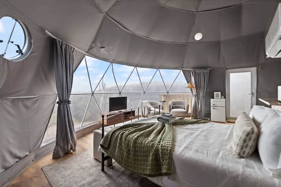 Overlook LUX Dome| View & Hot Tub| Cardinal Crest