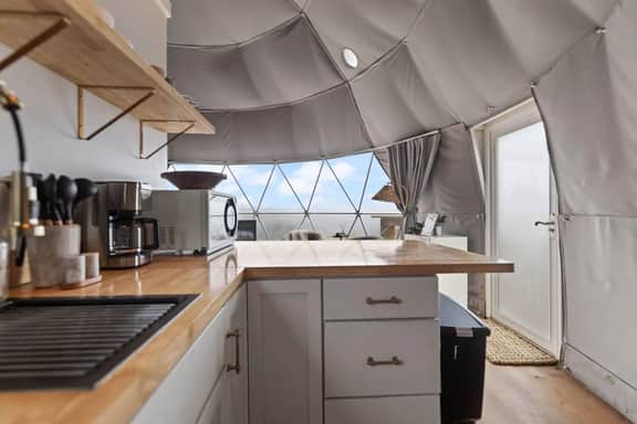 Overlook LUX Dome| View & Hot Tub| Bluegrass Bluff