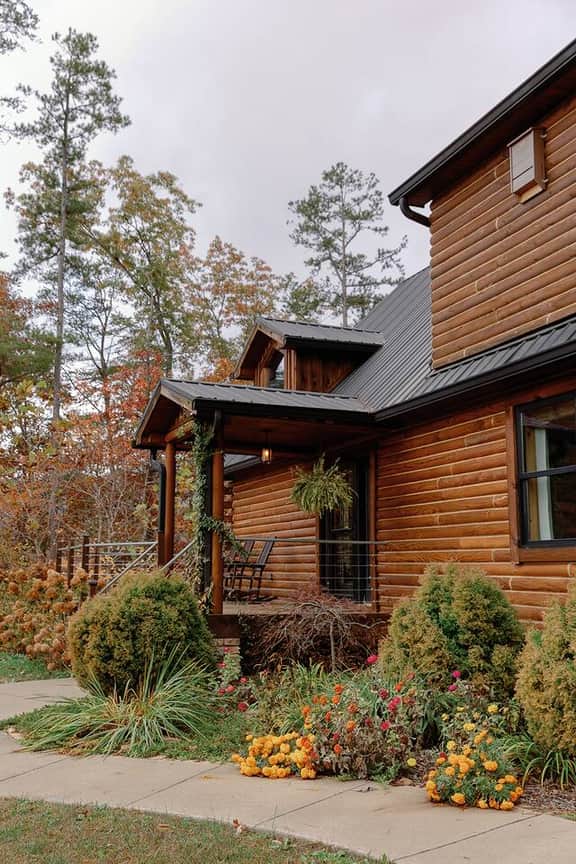 Arch Fun Cabin with Hot Tub & Views | Games in RRG