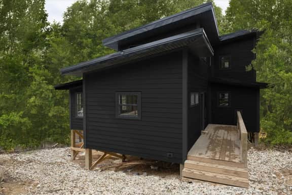 Stylish Woodland Cabin w/ Sauna & Hot Tub