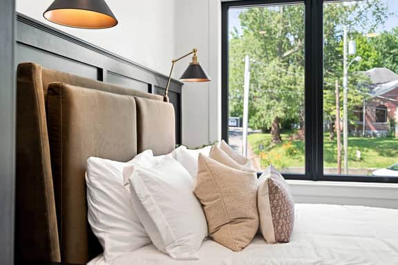 Charming Studio Stay |Walk to Dining and UK - Image 4