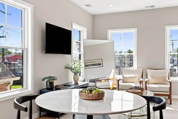 Stylish Chevy Chase Stay |Walk to Dining and UK - Image 4