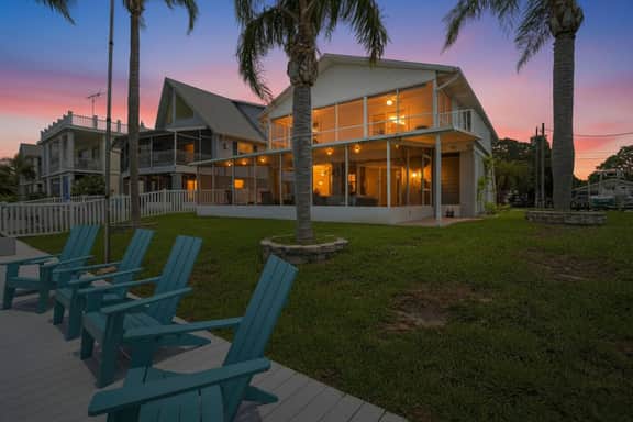 Coastal Waterfront Retreat by Beach| Dream Catcher - Image 2