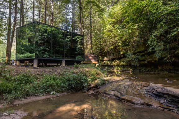 Modern Mirror Home| Creek| Hot-tub | Glass House1