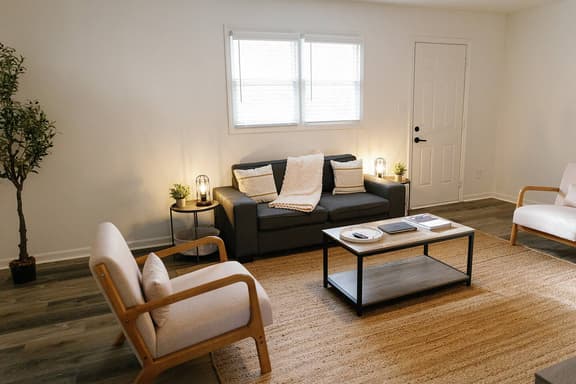 Morning View 2" Cozy Modern Stay - College/Hiking - Apartment