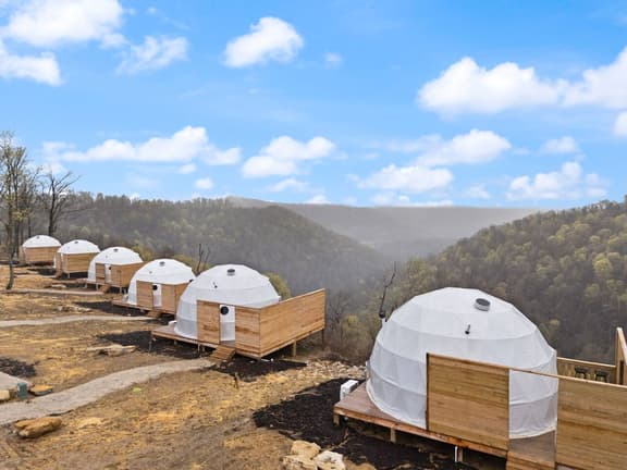 Overlook LUX Dome | View & Hot Tub| Cloud Chaser
