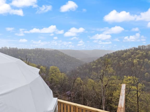Overlook LUX Dome| View & Hot Tub| Sunrise Summit