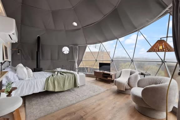 Overlook LUX Dome| View & Hot Tub| Cardinal Crest