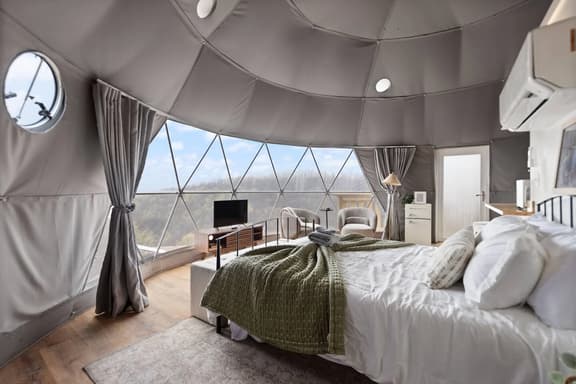 Overlook LUX Dome| View & Hot Tub| Bluegrass Bluff
