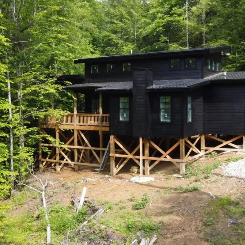 Stylish Woodland Cabin w/ Sauna & Hot Tub